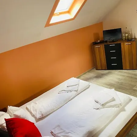 R-andi Feszek Apartament *