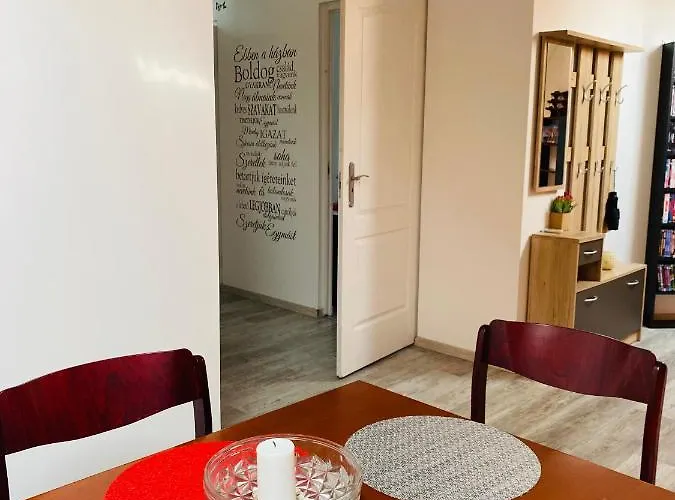 Apartment R-andi Feszek *